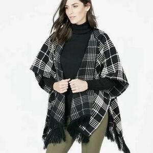 JustFab Black and White Knit Poncho Sz. S